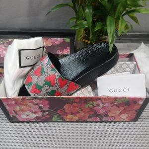 COPY - Strawberry GG Sandals sz 8/9 wide